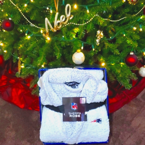 NFL | Other | Nwt Nfl New England Patriots Sherpa Robe | Poshmark
